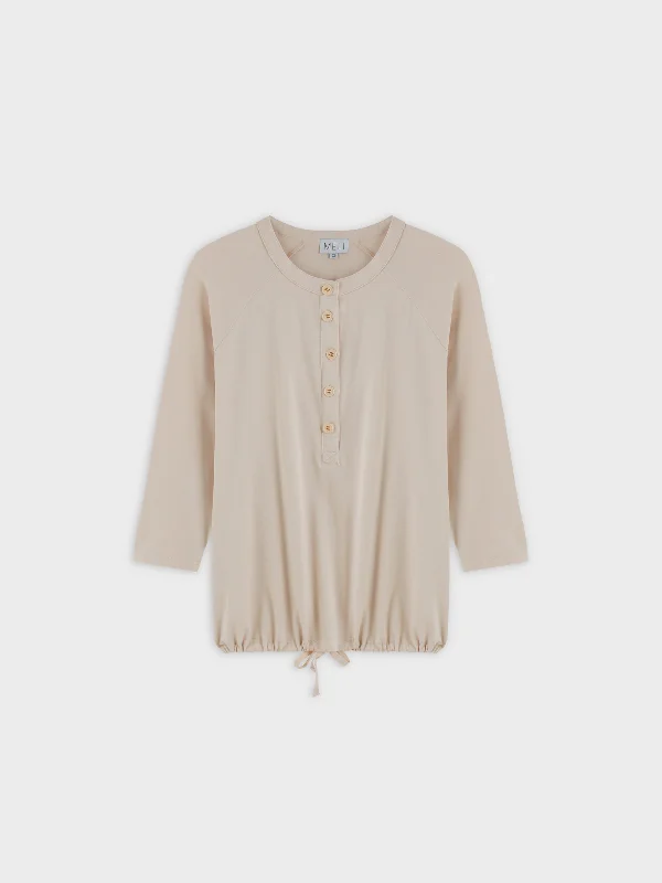 HENLEY DRAWSTRING TEE-TAN